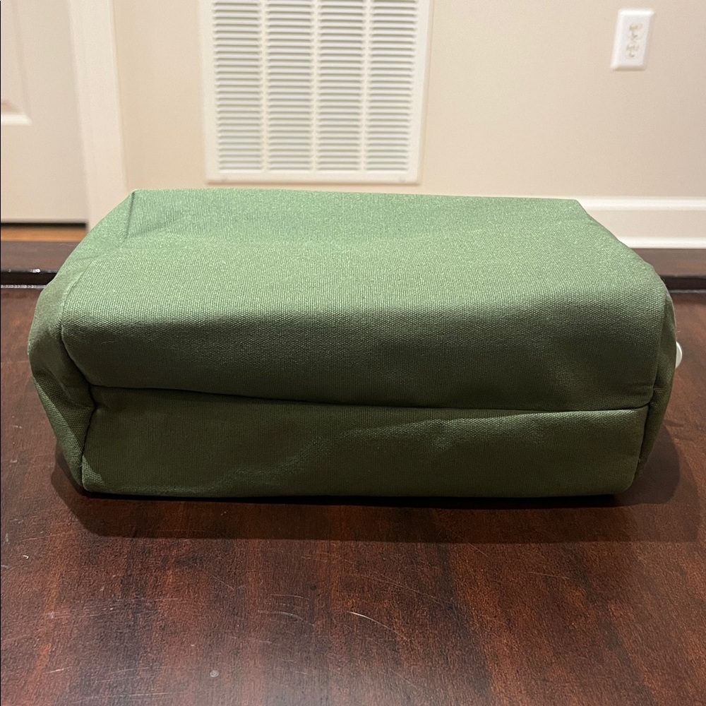 NWT Aveda accessory bag💚 - Picture 9 of 11